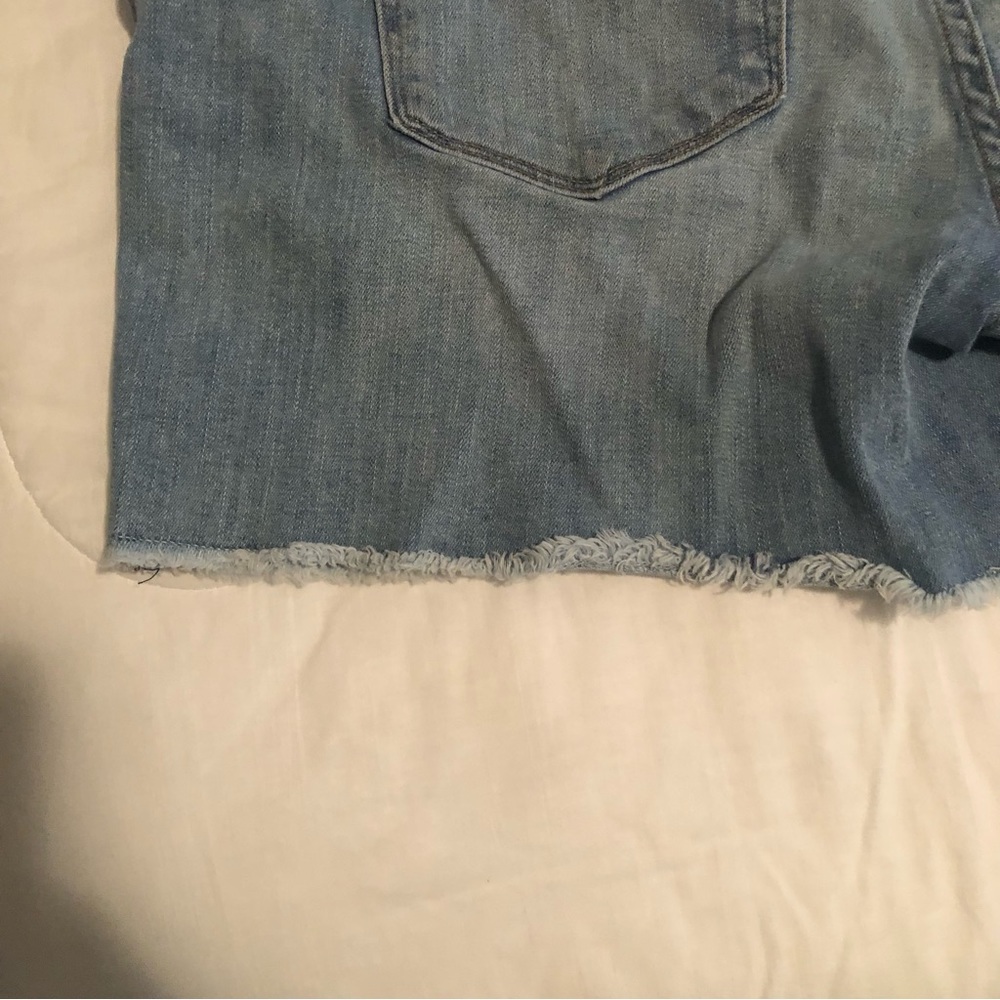 Denim Shorts with lovely detail in the pockets and waste band. - Picture 5 of 9